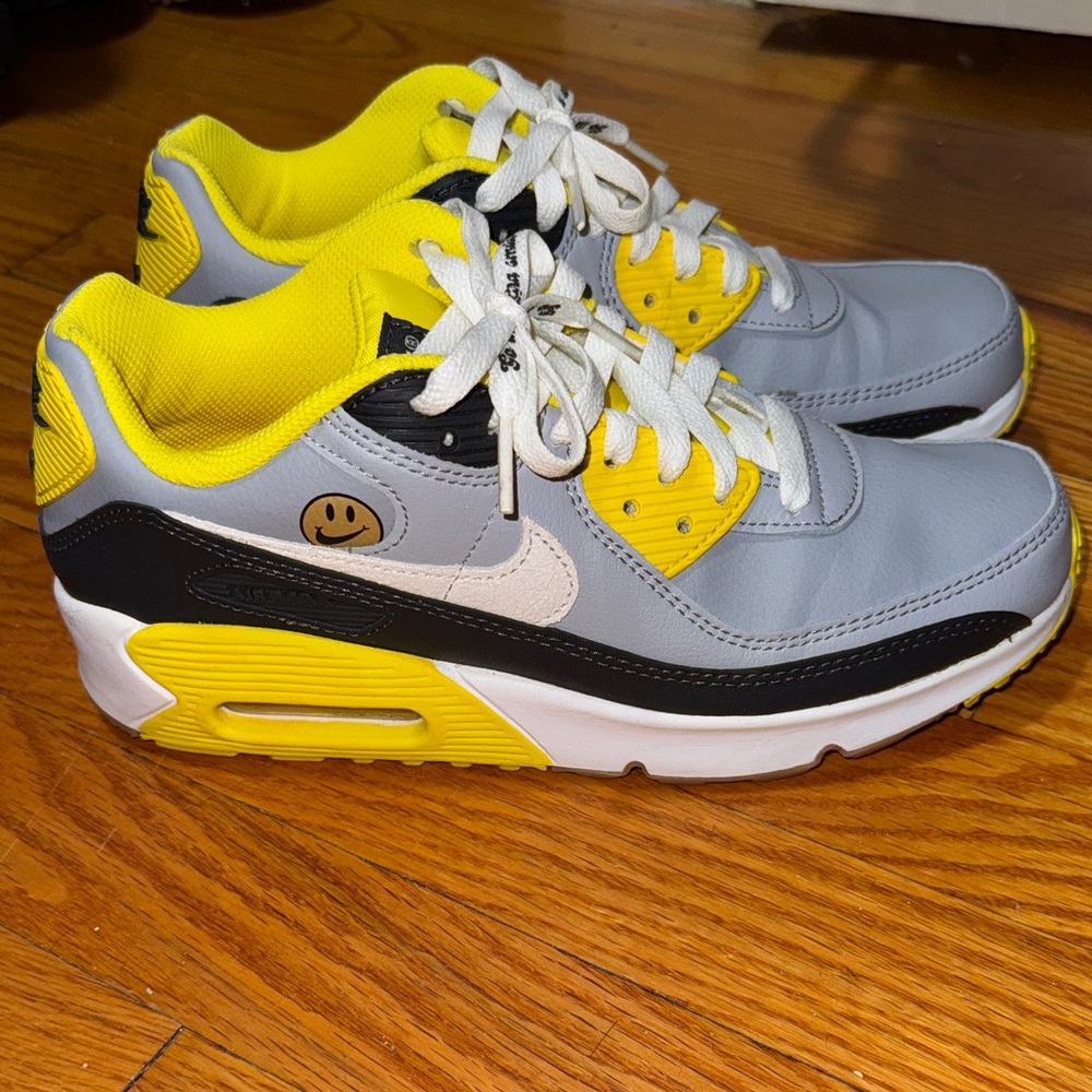 Nike Air Max 90 LTR ‘Go The Extra Mile’ Grade School Gray and Yellow Sneakers